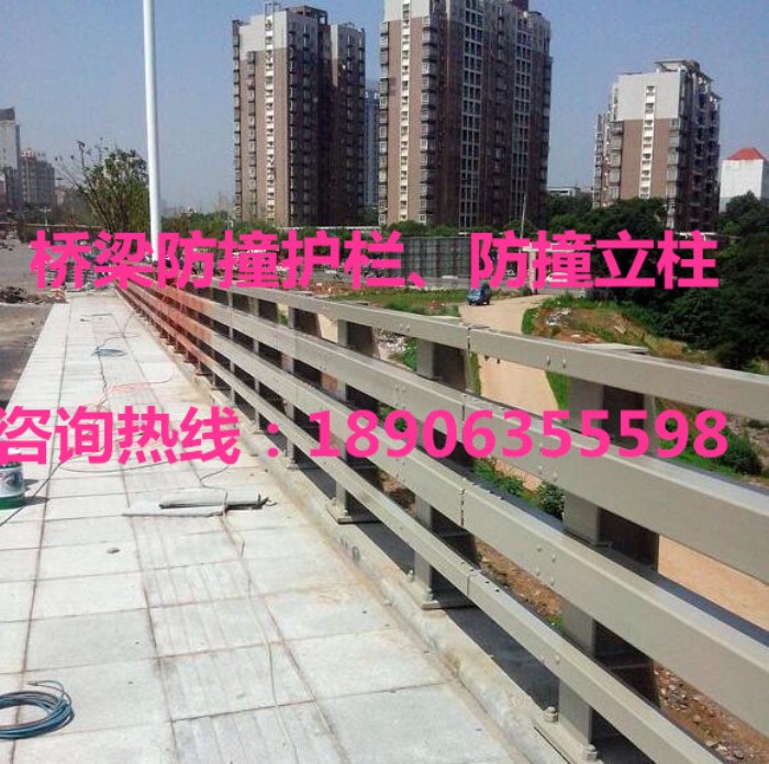 橋梁防撞護欄，防撞立柱